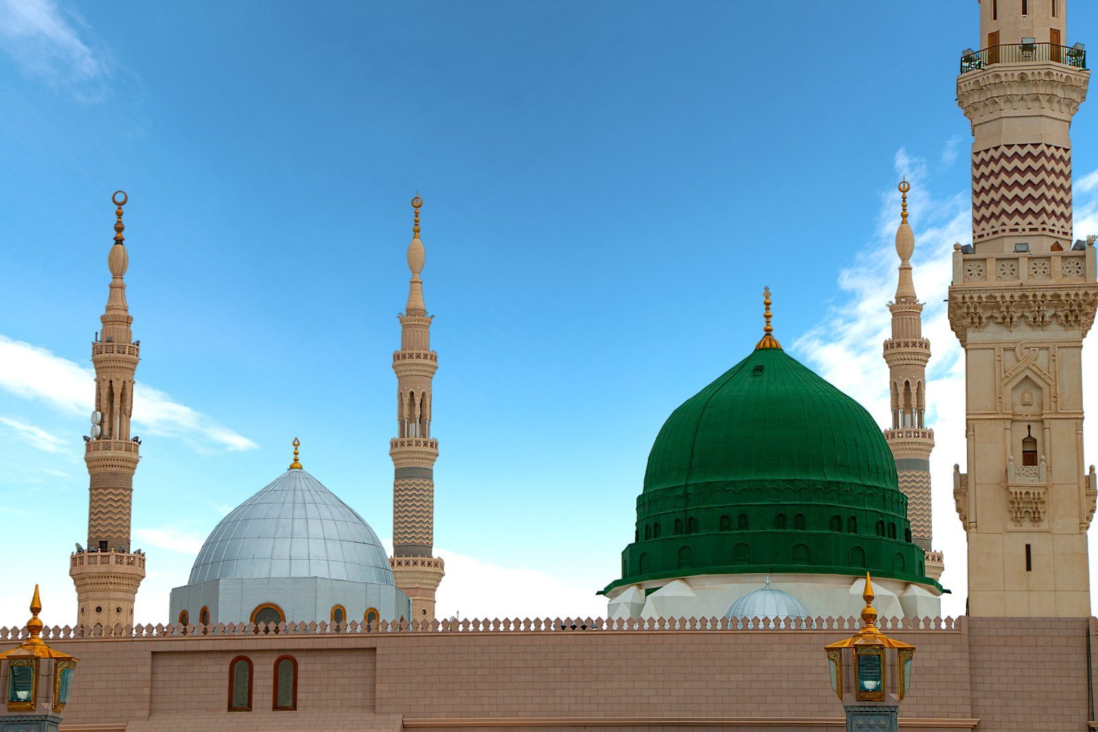 medina-saudi-arabia-green-dome-close-up-prophet-mohammed-mosque-al-masjid-an-nabawi-1.jpg
